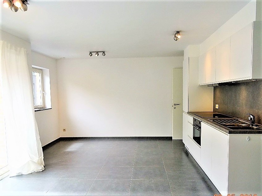 RECENT APPARTEMENT TE HUUR - 2de VERDIEP RECHTS VOORAAN.: - foto 4