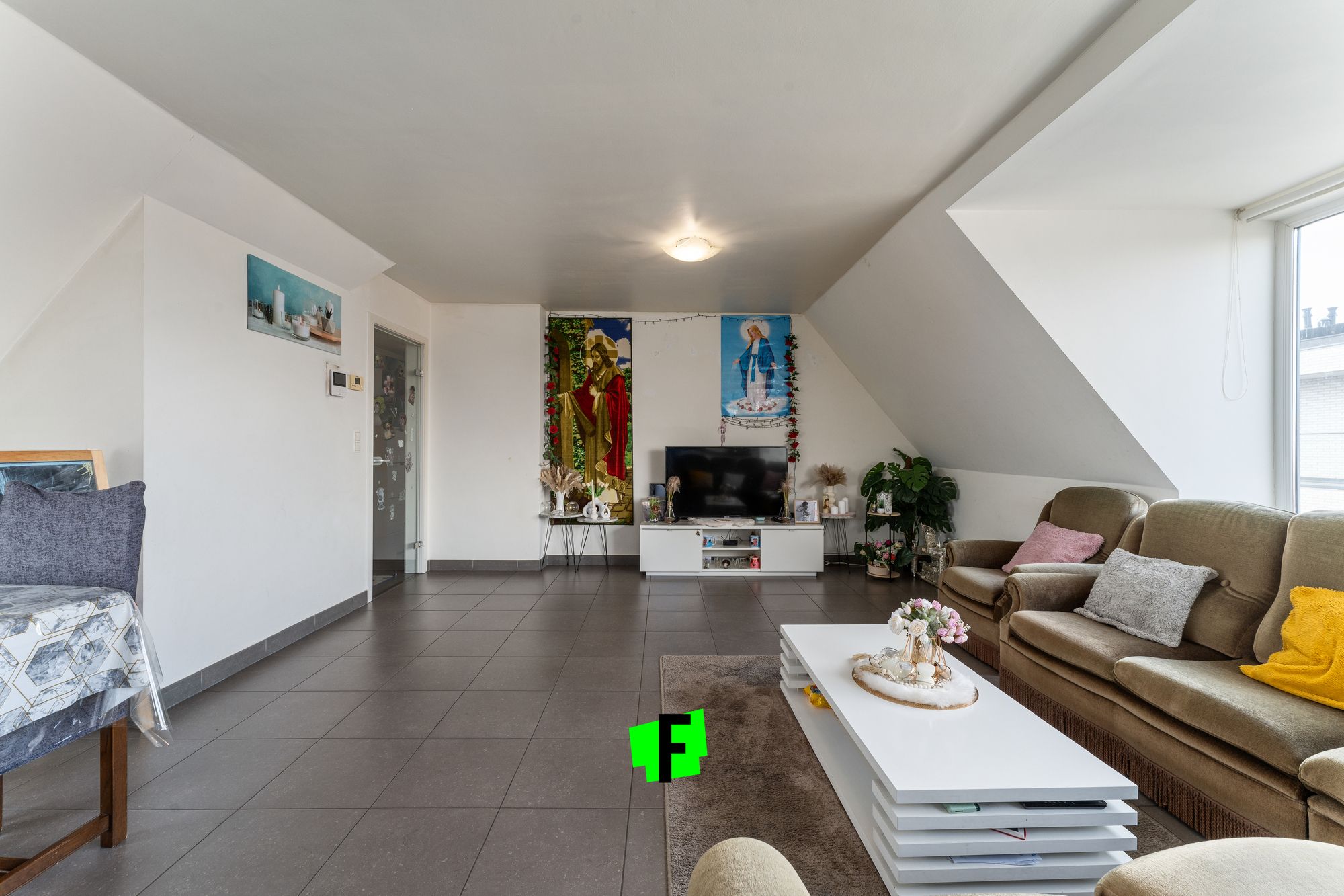 RUIM EN LICHTRIJK APPARTEMENT MET 3 SLAAPKAMERS IN MEULEBEKE - foto 4