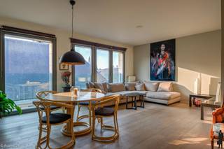 Exclusieve duplex met ruim terras.GA NAAR WWW.DEBOERENPARTNERS.BE OM RECHTSTREEKS UW ONLINE AFSPRAAK IN TE PLANNENWonen bovenop de prestigieuze...