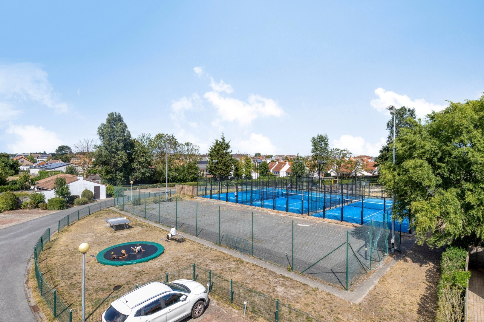 Unieke opportuniteit: horecazaak met 3 padelterreinen, terrassen en tuin te huur! - foto 4