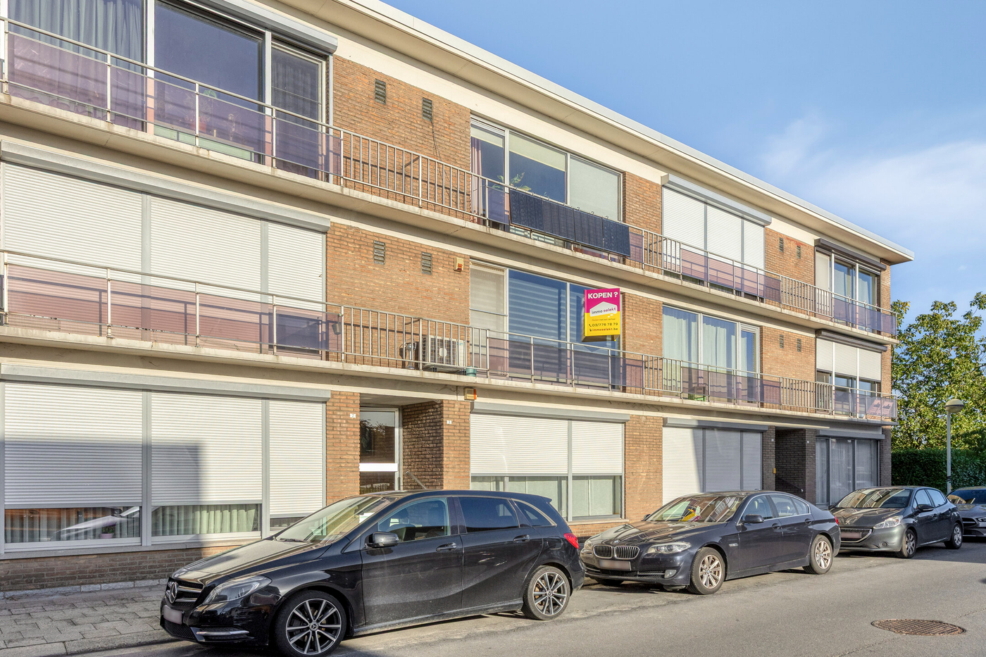 Appartement met 2 slaapkamers, terras en autostaanplaats - foto 1