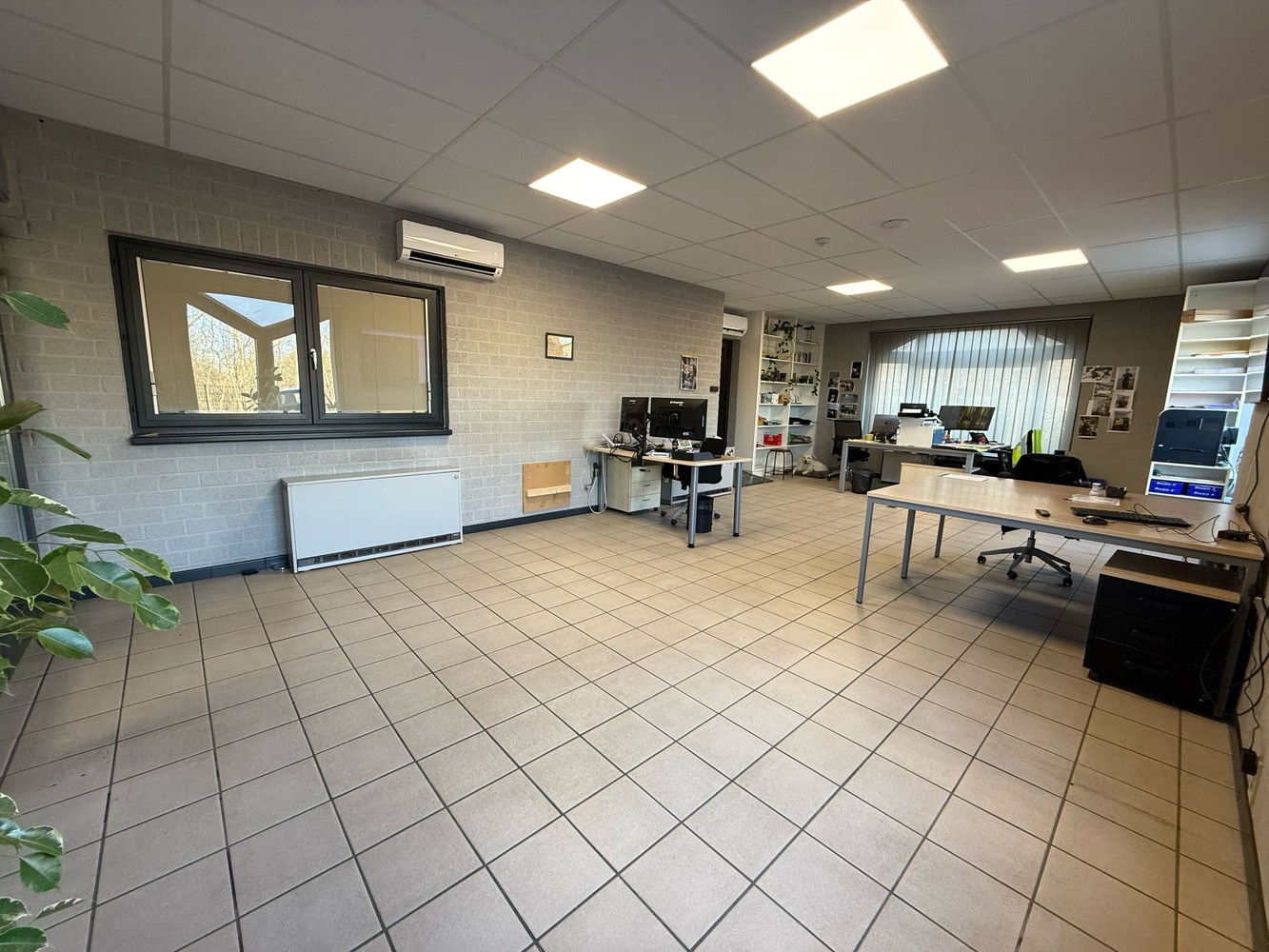 Bedrijfshal met kantoorruimte op uitstekende locatie te Lanaken! - foto 5