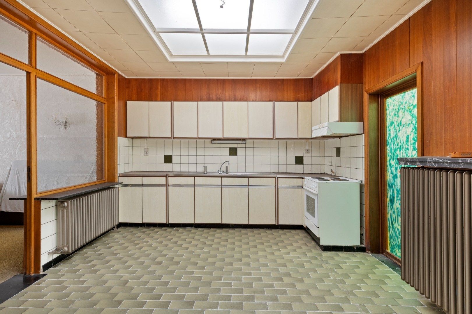 Te renoveren rijwoning met zijingang, diepe tuin en werkplaats te Duffel-West - foto 5