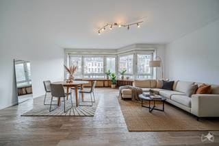 Information and visits: maxime.l@weinvest.be | 02 315 77 22<br /><br />
<p>Located in a sought-after neighborhood, <strong><span><span>We Invest</span></span></strong> is pleased to present this two-bedroom apartment, with the possibility of creating a third bedroom.</p>
<p>The property enjoys a strategic location, at the gateway to <strong><span><span>Avenue Louise</span></span></strong> and in the immediate vicinity of the <strong><span><span>Bois de la Cambre</span></span></strong>, <strong><span><span>Abbaye de la Cambre</span></span></strong>, the <strong><span><span>Étangs d'Ixelles</span></span></strong> and the <strong><span><span>ULB/Solvay Campus</span></span></strong>. Public transport connections are excellent (Bus 59-95-96, Tram 25 and <strong><span><span>Etterbeek railway station</span></span></strong> nearby).</p>
<p>Situated on the 2nd floor of a charming, well-maintained and high-standing building, the apartment offers a generous living area (±120 m²), laid out as follows:<br />entrance hall, recent fully equipped kitchen, terrace, spacious living room enhanced by a natural stone fireplace and herringbone parquet flooring (offering the possibility to create an additional bedroom), night hall, separate toilet, also recently renovated shower room (with a second toilet), bedroom (±15 m²) and master suite (±17 m²). A private cellar and a storage unit complete this property.</p>
<p>Comfort: PVC double glazing, gas-fired central heating (shared boiler).</p>
<p>The apartment is in good overall condition. Well-managed co-ownership: concierge service, solar panels, etc.<br />Energy performance class E with 243 kWh/(m².year). Electrical installation compliant.</p>