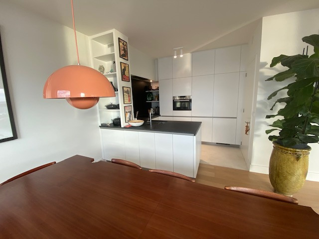 Ruime en gemeubelde penthouse op het trendy Eilandje. - foto 4