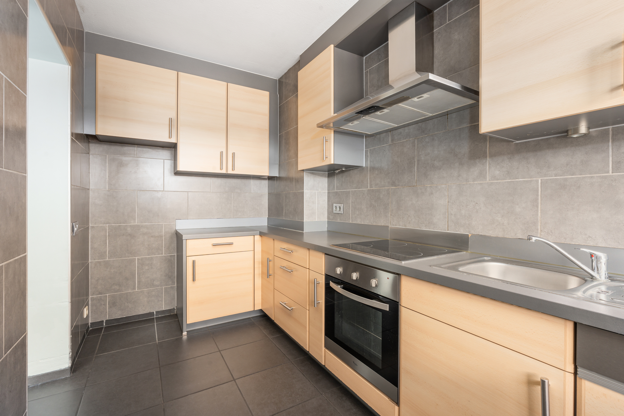 Ruim appartement incl. autostaanplaats in rustige wijk! - foto 4