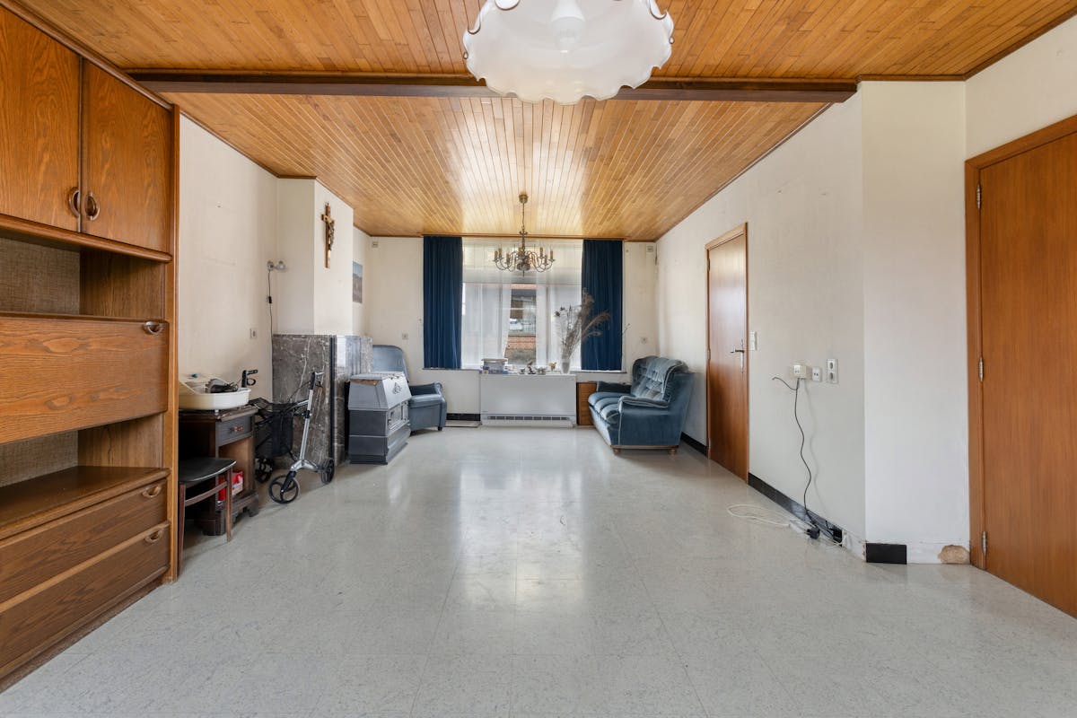 Ruime woning met tuin en garage op 380m² te Leisele. - foto 3