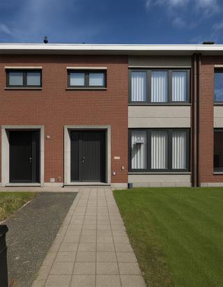Découvrez cette charmante propriété à Kieldrecht, idéale pour ceux qui recherchent une maison confortable avec du potentiel. Cette maison...
