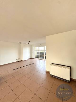 Uiterst ruim appartement op de 2de verdieping te huur in Westende Dorp Mooie woonkamer over de ganse breedte van het gebouw, met een klein terrasje...