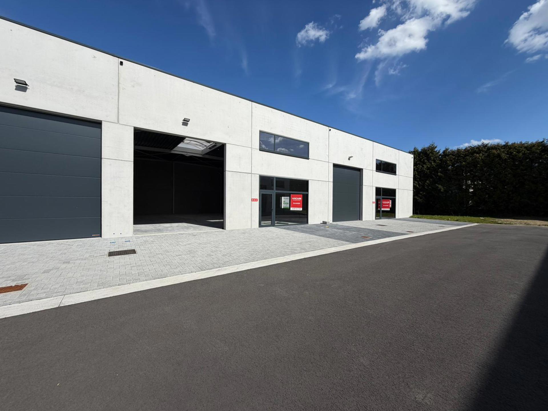ONMIDDELIJK BESCHIKBAAAR! KMO-unit nabij Torhout! opp 229m2 - foto 1