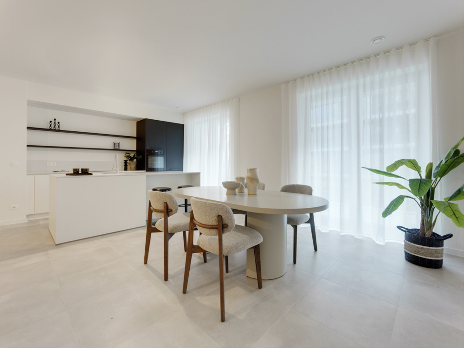 Lichtrijk 2-slaapkamerappartement met ruim (overdekt) terras - foto 1