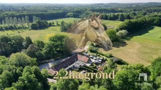 EXTRA NIEUWE VOORWAARDENVERKOPERS STAAN OPEN VOOR EEN CONSTRUCTIEF BOD!GRIJP UW KANS! Ontdek deze Villa-Landhuis midden in de groene omgeving van...