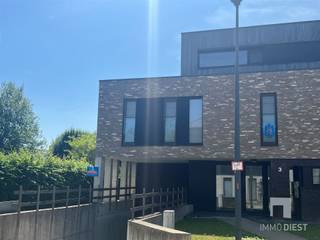 Welkom in dit prachtige, stijlvol en modern duplex appartement, centraal gelegen in Bekkevoort in een zeer rustige omgeving waar comfort en...