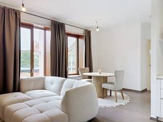Vous recherchez un appartement confortable dans un endroit calme mais proche de tout ? Alors c'est définitivement quelque chose pour vous ! L'appartement dispose d'une chambre avec salle de bain attenante, d'un espace de vie confortable avec une cuisine ouverte.<br /><br />MISE EN PAGE :<br />- espace de vie confortable<br />- cuisine ouverte avec connexion directe à l'espace de vie<br />- rangement<br />- toilettes pour invités<br />- chambre<br />- salle de bain attenante avec douche et lavabo<br /><br />GÉNÉRAL :<br />- appartement confortable<br />- EPC favorable<br />- bien situé à proximité du centre de Waregem et des routes d'accès<br />- bien entretenu<br /><br />Le moyen le plus rapide pour visiter cette propriété ? Demandez votre visite via le bouton rouge de notre site web (www.dewaele.com) et vous serez contacté par notre expert en location Jolien. Les rendez-vous ne peuvent pas être pris par téléphone. Si vous avez d'autres questions, veuillez nous contacter par téléphone au 056 605 605.