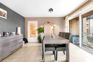 Gelegen in het charmante Oudenaarde, biedt dit aantrekkelijke appartement een comfortabele woonomgeving met een bewoonbare oppervlakte van 100m²...