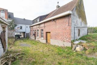 Bouwgronden gelegen achter de woning in de Molenstraat 34A (vroeger advocatenkantoor) met een oppervlakte van 1.040 m². Toegangsweg met erfdienstbaarheid. Voor meer info hyboma.be. Wenst u graag een bezoek ter plaatse contacteer dan Guy 0479/88 88 06.