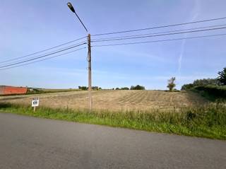 Perceel grond bestaande uit 2 percelen waarvan er één, met een oppervlakte van 1.730m², grotendeels gelegen is in woongebied met landelijk...