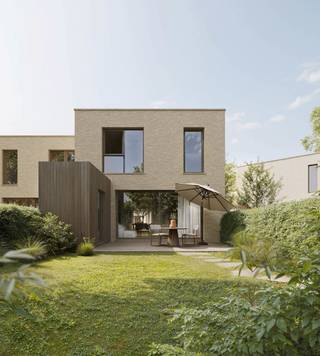 Ontdek dit exclusieve nieuwbouwproject met zeven stijlvolle woningen, rustig gelegen in een groene, autoluwe omgeving vlak bij Mechelen. De moderne architectuur, het hoge afwerkingsniveau en de duurzame technieken maken van deze woningen een unieke woonkans. Elke woning beschikt over een warmtepomp met vloerverwarming en -koeling, zonnepanelen en grote raampartijen die zorgen voor een overvloed aan natuurlijk licht. De gebruikte materialen zijn duurzaam en energiezuinig, wat resulteert in een laag verbruik en een maximaal wooncomfort. Elke woning heeft een private parkeerplaats met laadpaal, een tuin met tuinberging en toegang tot een gemeenschappelijke fietsenstalling. De ligging is ideaal: openbaar vervoer bevindt zich op wandelafstand, het station is vlot bereikbaar per fiets en via de E19 sta je in enkele minuten in Antwerpen of Brussel. Binnen geniet je van een lichtrijke leefruimte met open keuken, een stijlvolle inkomhal met gastentoilet en een praktische berging. Op de verdieping zijn er vier volwaardige slaapkamers, een moderne badkamer en extra opbergruimte. Hier woon je omringd door groen, in alle rust en comfort, met de stad vlakbij. De oplevering van deze woningen is voorzien voor begin 2026. Contacteer ons snel voor een bezoek ter plaatse!