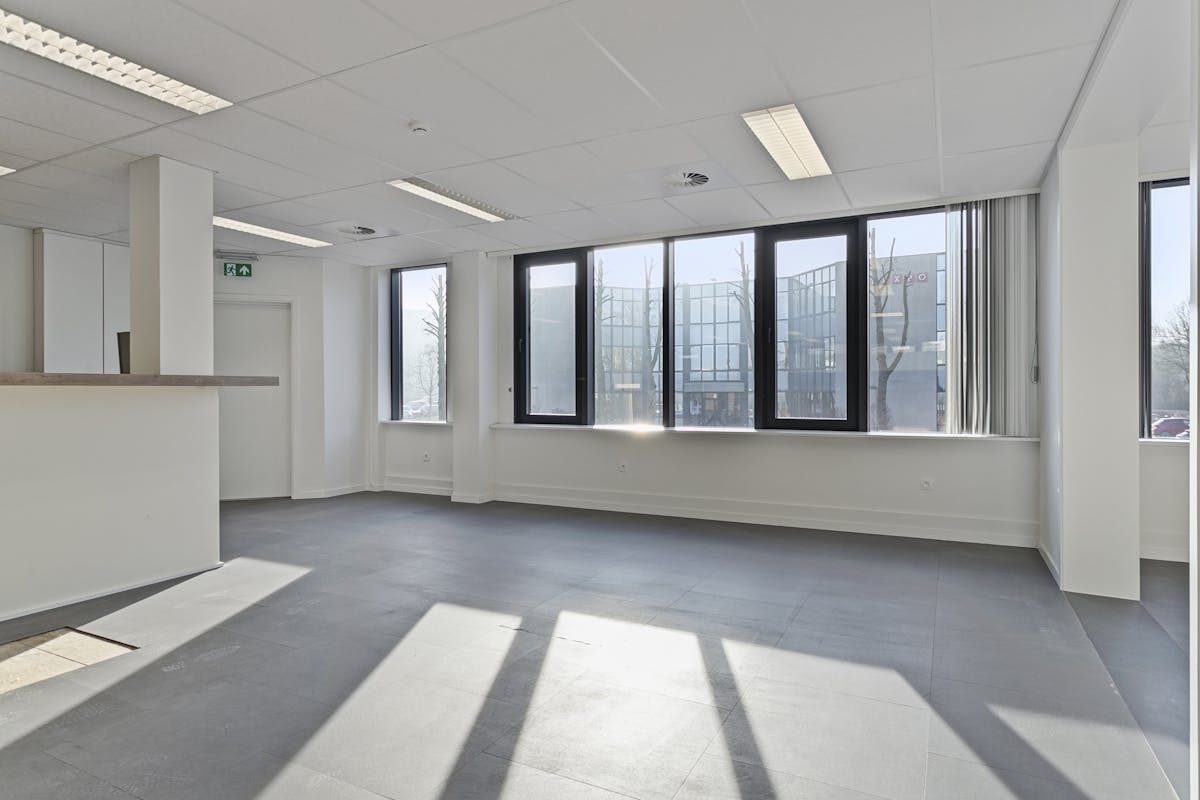 Spacious office (430 m²) with 12 parking spaces near E17 - photo 5