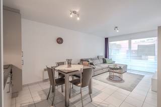 Dit moderne trendy gelijkvloers appartement zit vol ongeduld op jouw te wachten. Dit appartement gelegen in de Residentie 'Seagarden Village' biedt...