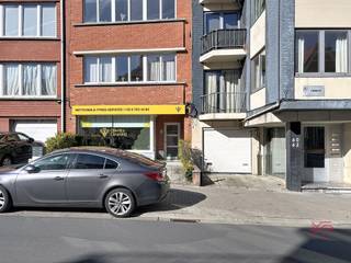 Woluwé-Saint-Lambert - Quartier Tomberg, garage-box n°11 à vendre. Porte manuelle avec clef menant à un garage d’une superficie de ±20m². Le garage...