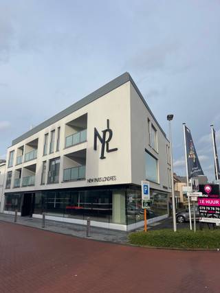 Handelspand te huur – 490 m² met uitstekende visibiliteitOntdek dit ruim en commercieel gelegen handelspand met een oppervlakte van 490 m², ideaal...