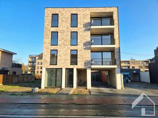 Appartement nouvellement construit au premier étage avec 2 chambres à coucher et terrasse, accessible par ascenseur Magnifique appartement avec...