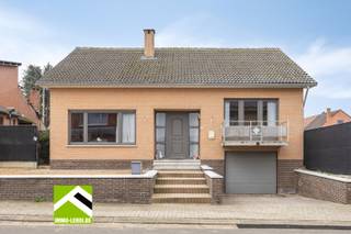 Deze vrijstaande woning is mooi gelegen in een rustige buurt in het landelijke Mechelen-Bovelingen bij Heers.Ramen, deuren en garagepoort werden...