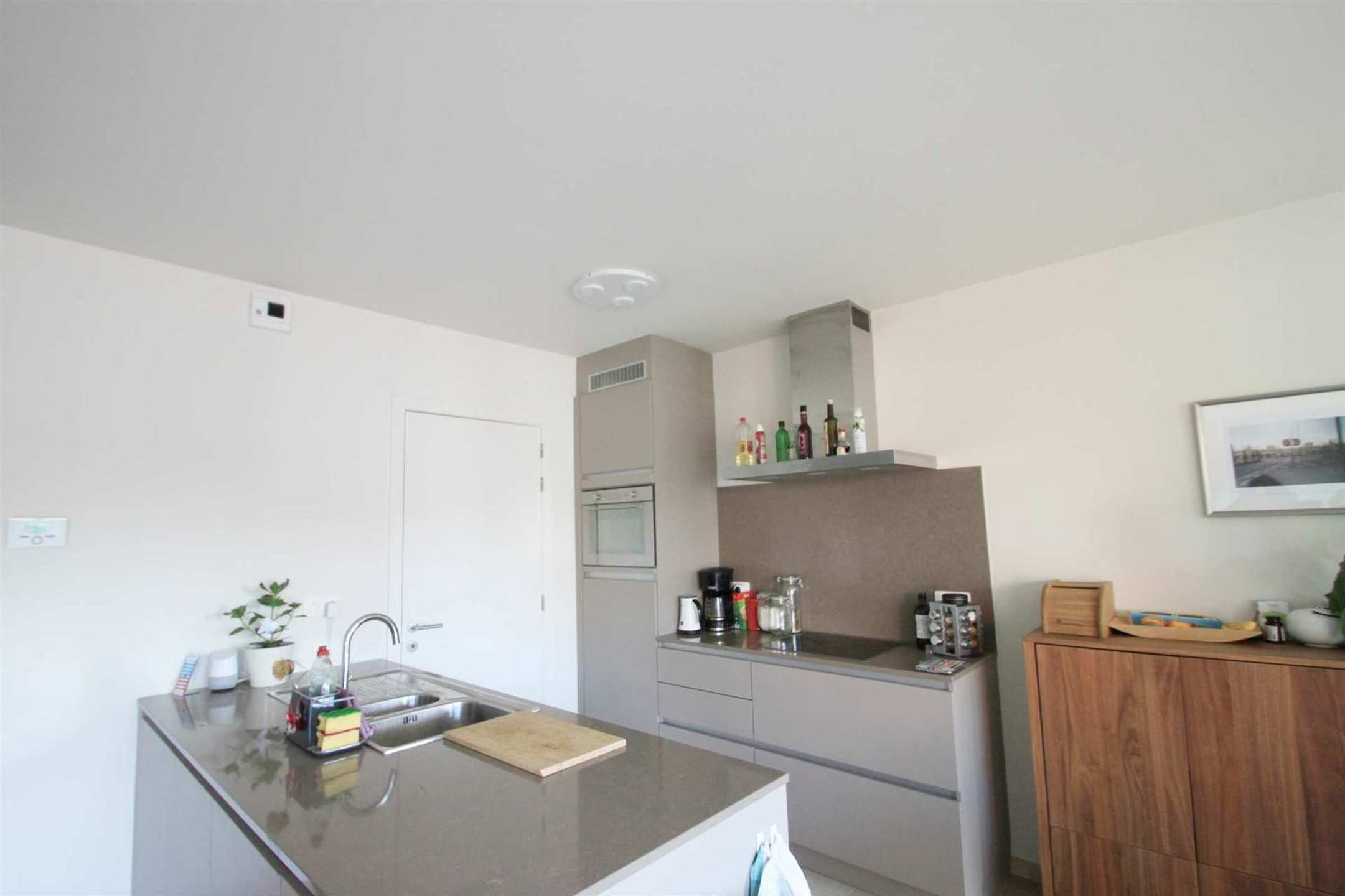 Luxueus afgewerkt appartement met 2 slaapkamers en terras aan het station - foto 4