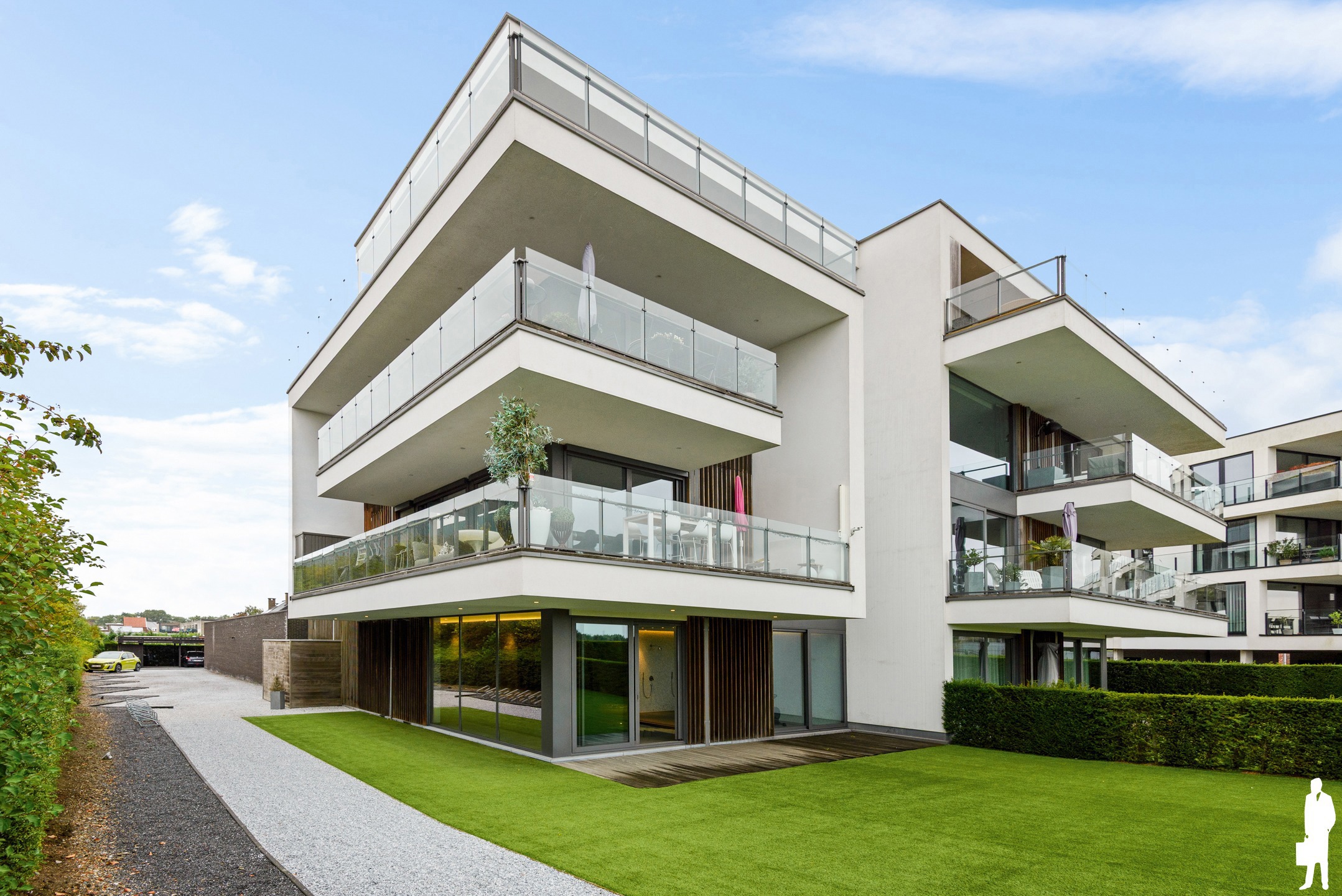 Stijlvol appartement met terras en 2 autostaanplaatsen - foto 2