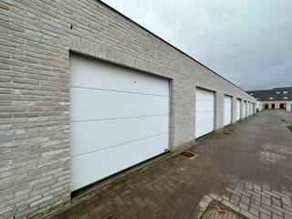 Dumobil biedt garageboxen te koop aan in het residentiële woonproject 'De Weverij'. De garageboxen zijn gemetseld en voorzien van een...