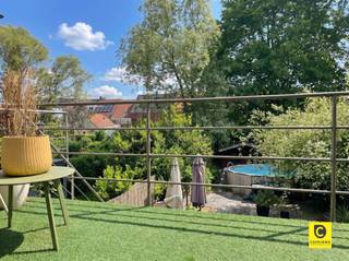 Centrally located bel-étage house with 3 bedrooms, garden and office. Within walking distance of the center of Edegem, schools and public...