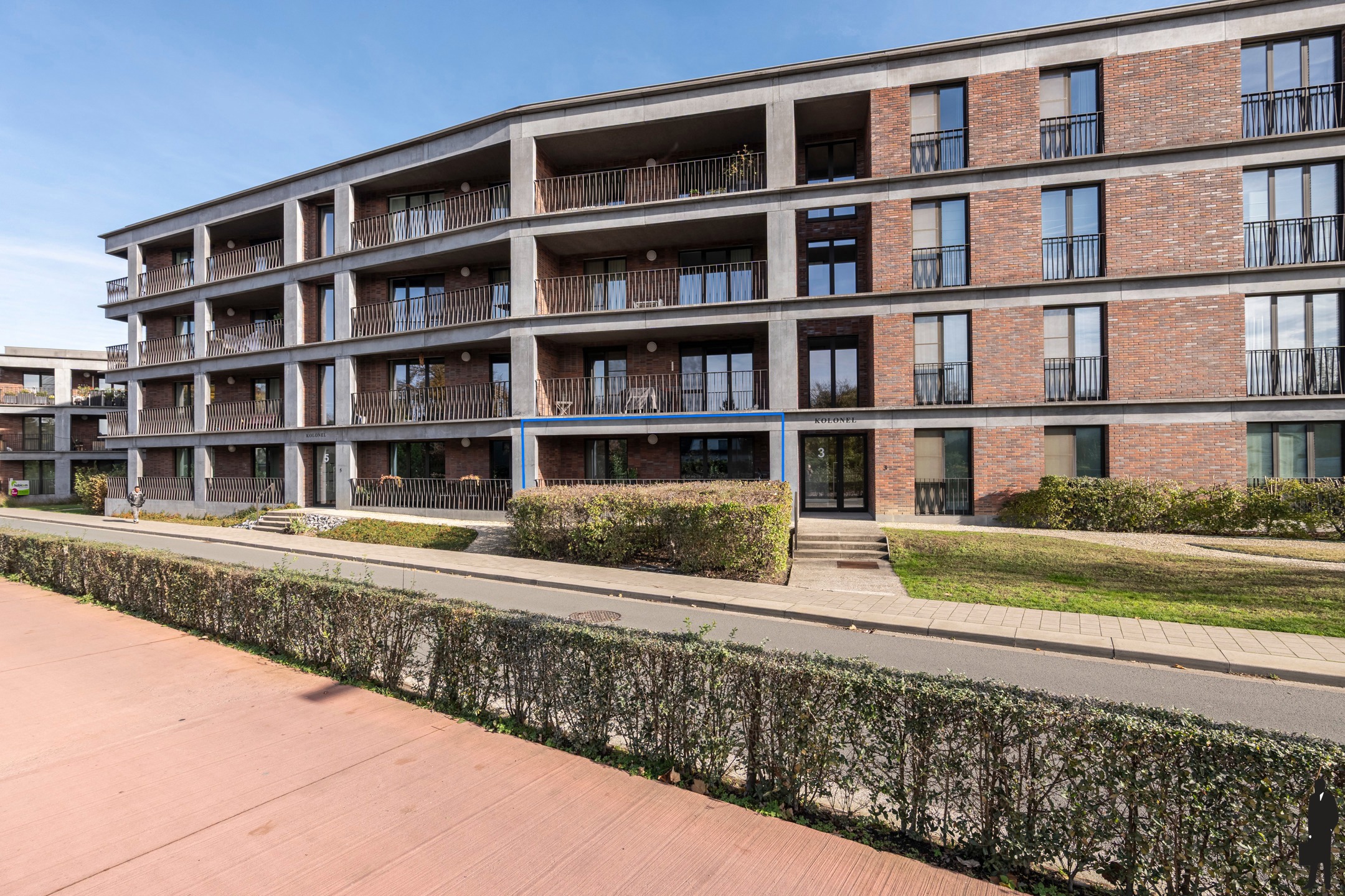 Modern gelijkvloers appartement met ruim terras  - foto 1