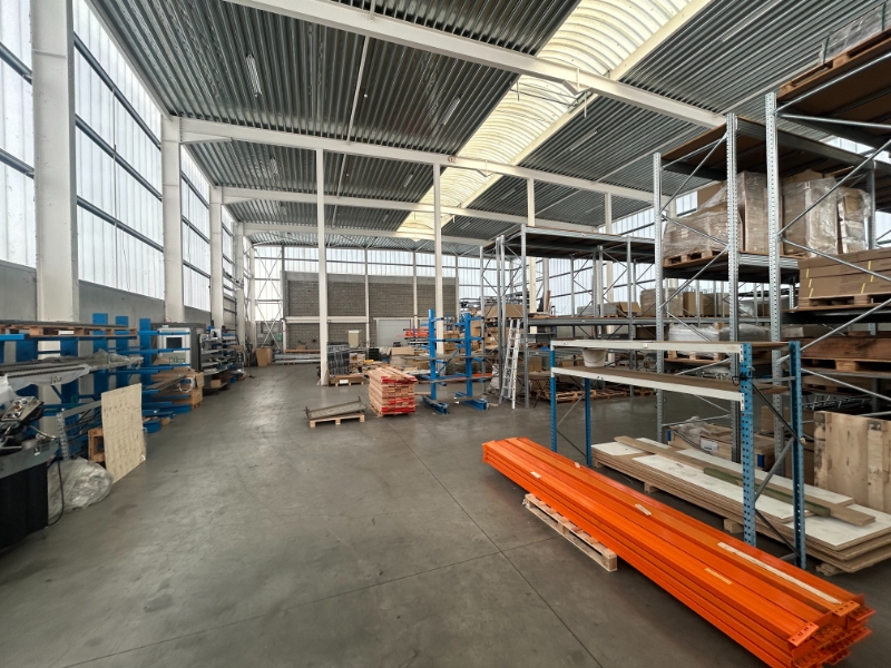 Recent magazijn van 1.062 m² met 2 sectionaalpoorten op toplocatie in Oostakker - foto 4