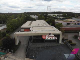 Semi-industrieel gebouw met zichtlocatie gelegen op het industrieterrein Genk-Zuid, vlak op de scheiding met Zutendaal, op enkele kilometers van...