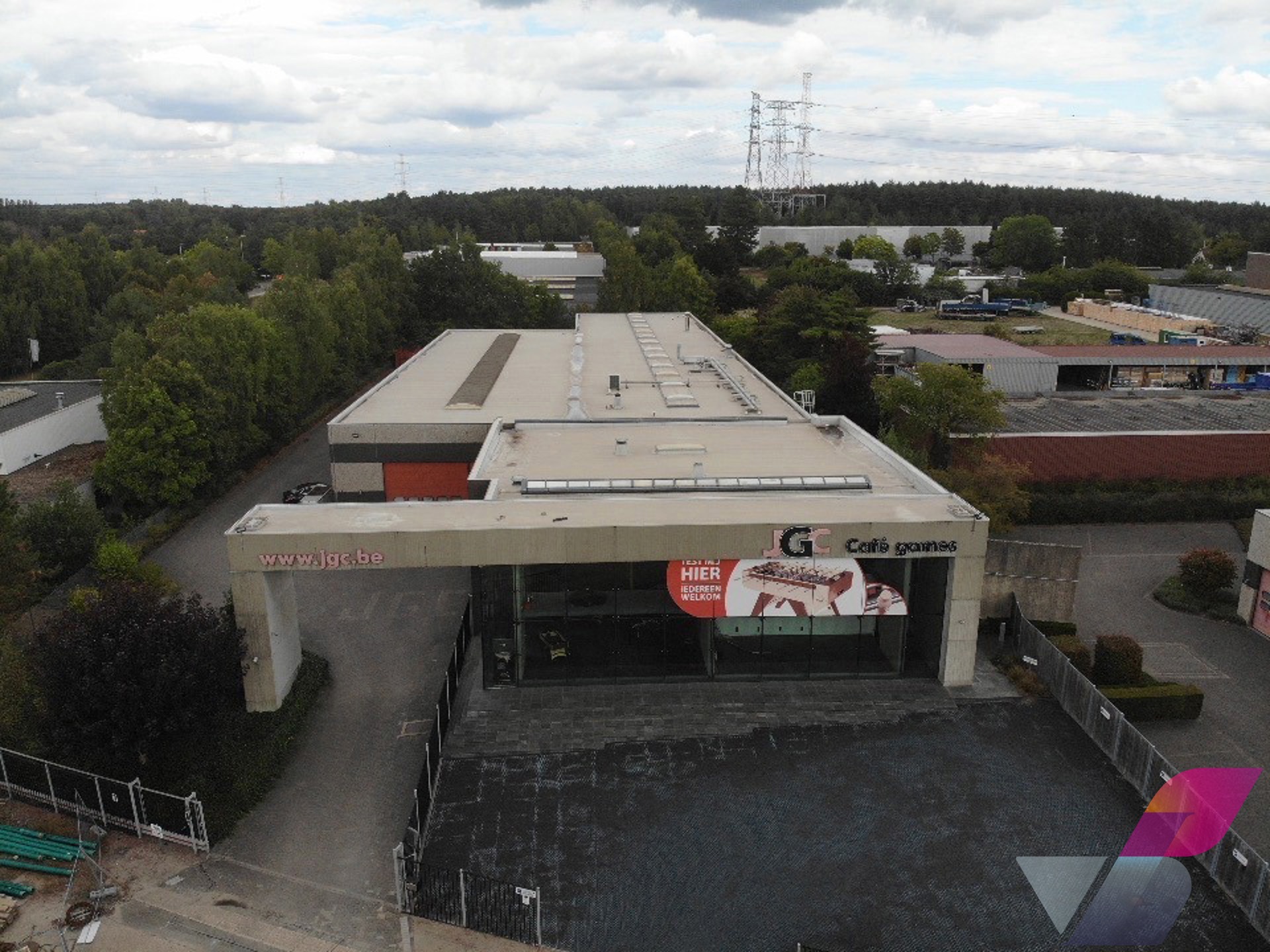 SEMI-INDUSTRIEEL GEBOUW OP ZICHTLOCATIE - foto 1