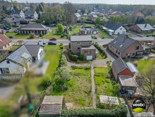  RUSTIG GELEGEN WONING OP 9,64 AREDeze woning boordevol potentieel is gelegen op een rustige locatie langs de Donkstraat, een zijstraat van de...