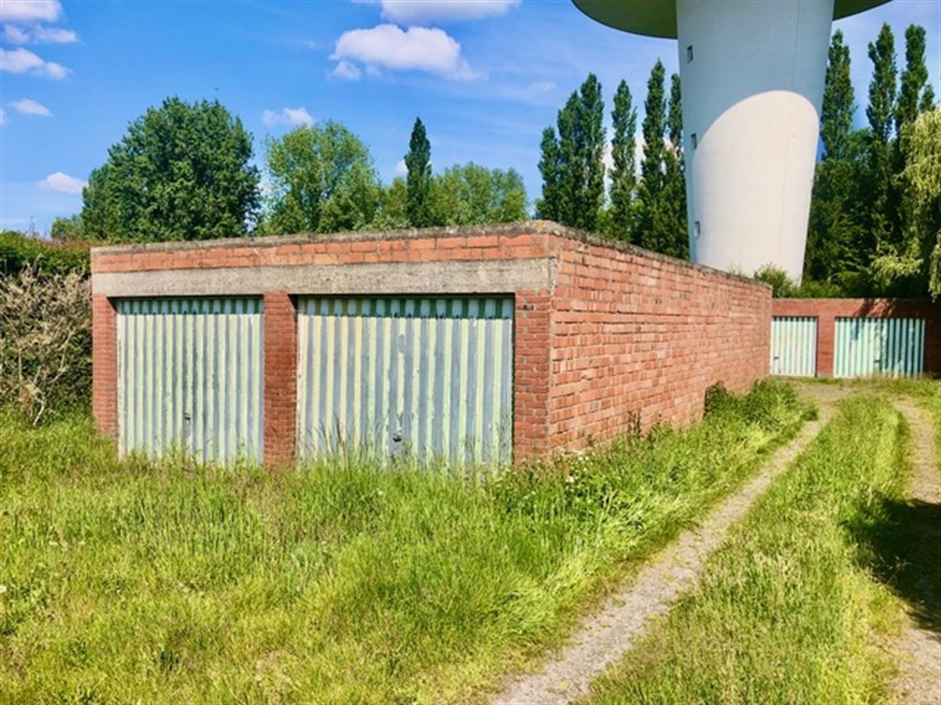 Bouwgrond met 11 garages - foto 3