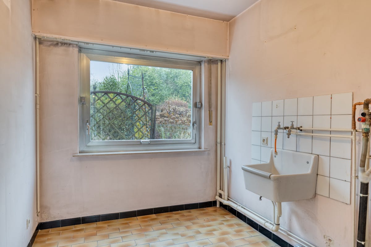 Lichtrijke te renoveren woning te koop in Wilrijk - foto 5