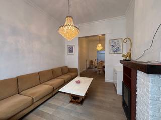 <span><strong>**Bemeubeld appartement in hartje Leuven**</strong></span><br /><br />Dit bemeubeld appartement kan je terug vinden in de Pieter Coutereelstraat, net om de hoek van de Brouwersstraat en het Bruul Park. Het appartement bevindt zich in een rustige <strong>éérichtingsstraat</strong>, dit brengt dus de perfecte mix van het bruisende stadsleven en rustig wonen samen. <br /><br />Het appartement ligt op de <strong>gelijkvloerse verdieping</strong> en is volledig <strong>gemeubeld</strong>. Het beschikt over een ruime leefruimte met eetgedeelte, een volledig geïnstalleerde keuken en badkamer, twee slaapkamers en tot slot een ruime tuin met overdekt terras.<br /><br /><span><strong>Meer informatie of een bezichtiging ter plaatse? Aarzel niet en contacteer ons via 016 229 228 of via verhuur@connect-immo.be</strong></span><br /><br />Huurprijs: €1.395 + nutsvoorzieningen<br />Onmiddellijk beschikbaar<br />EPC label D - 3781977