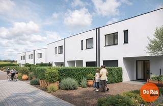 IMPE - Landelijk gelegen nieuwbouwwoning op uitzonderlijk mooie locatie<br /><br />Deze strakke moderne woning maakt deel uit van 6 nieuwe woningen. 4 half open en 2 gesloten bebouwingen.<br />Zeer rustig gelegen project, Zuid-West gerichte tuinen, met uitzicht op natuur en weides in een straatje zonder verkeer!<br /><br />De woningen bieden qua afwerking alles wat men vandaag kan wensen en is naar eigen smaak<br />Qua indelingen is er inkom met toilet, leefruimte en open keuken, doorloopberging en inpandige garage.<br />De verdieping biedt 3 ruime slaapkamers, een badkamer met inloopdouche en bad alsook een dressingkamer.<br /><br />Enkele bijkomende troeven: zeer energiezuinig wonen, regenwaterrecuperatie, warmtepomp, zonnepanelen, ventilatie D, aluminium ramen...<br /><br />Aankoop onder gesplitst stelsel:<br />Grondwaarde: €159.000,00 (registratierechten 12%)<br />Constructiewaarde: €320.000,00 (6% btw)<br />Totaal incl. btw, excl. kosten en excl. notariskosten: €517.280,00<br /><br />Details op kantoor na afspraak: 053/60.65.60