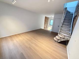 Gerenoveerde woning op superlocatie in het hartje van Antwerpen. De woning is volledig gerenoveerd in 2025 en is gelegen op wandelafstand van...