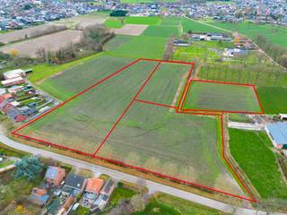 Deze landbouwgrond is goed gelegen in het groene Oosthoven te Oud-Turnhout. Het stuk bestaat uit 4 percelen met een totale oppervlakte van...