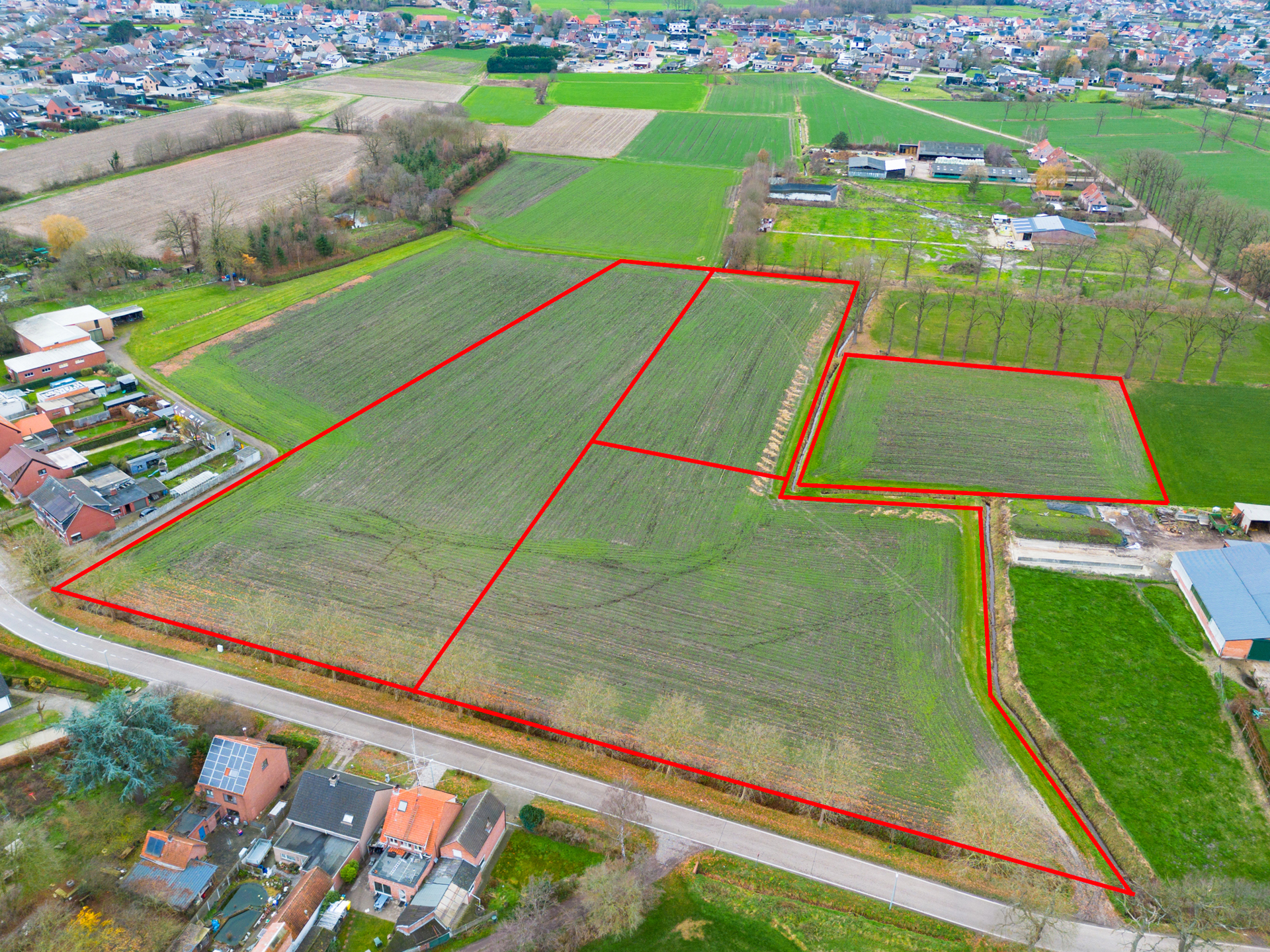 4 percelen landbouwgrond met een oppervlakte van 3,7hectare - foto 1