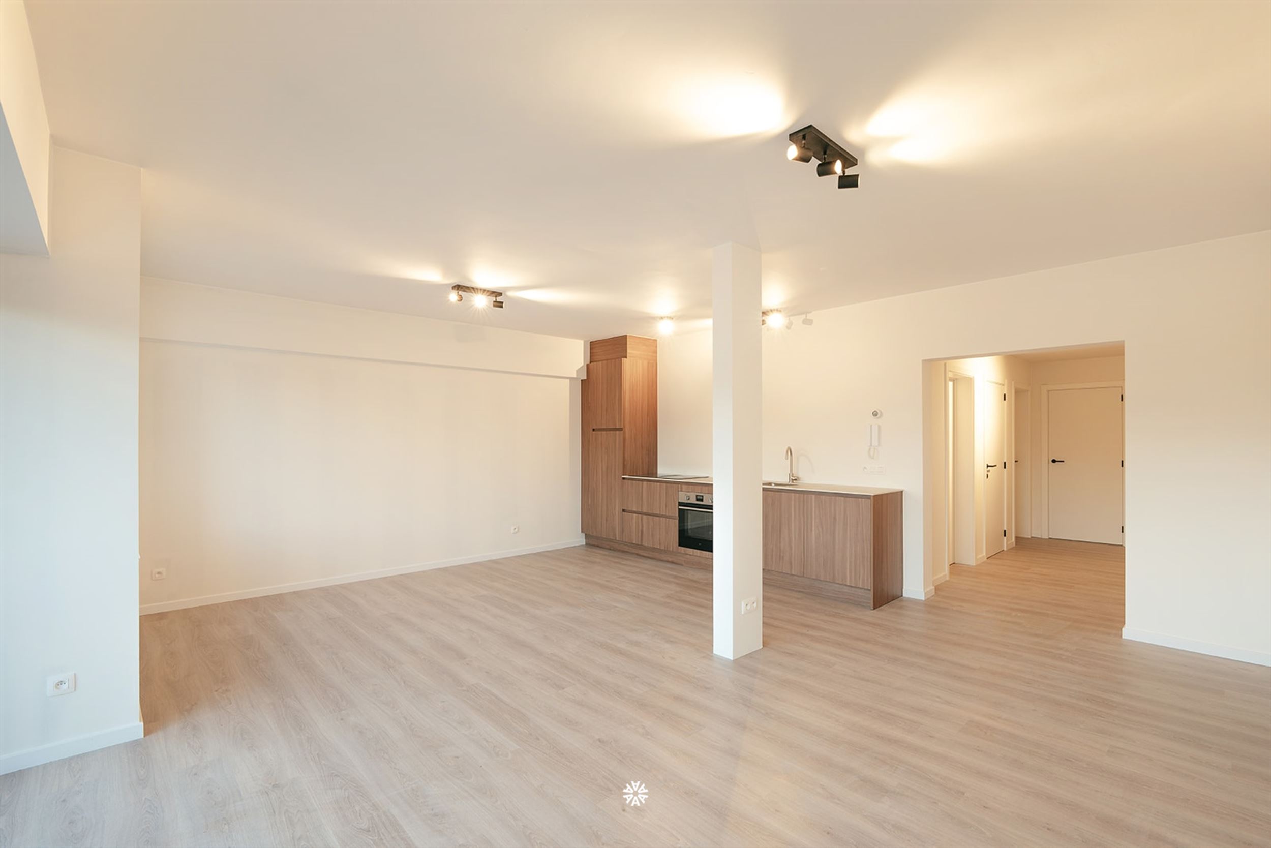 Kwalitatief gerenoveerd appartement in Hartje Sint-Niklaas - foto 3