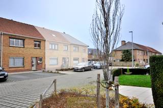 Ben jij op zoek naar een starterswoning vlakbij het centrum van Oudenaarde? Deze charmante woning is ideaal voor wie op zoek is naar rust en...