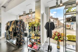 Voor meer info en foto’s, surf naar www.swevers.be – instapklaar handelspand met veel potentieel in het centrum van Beringen. Dit commerciële pand...