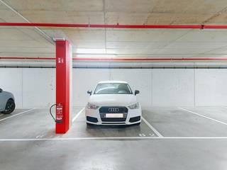 Place de parking souterraine à louer dans la nouvelle résidence « Odrada », Heirweg 1 à Middelkerke. L'espace de stationnement est facilement accessible et facile d'accès en voiture !<br /><br />Dimensions :<br />- largeur : 2,43 m<br />- profondeur : 5,07 m<br /><br />Intéressé ? Contactez-nous pour plus d'informations ou pour une visite sur place !