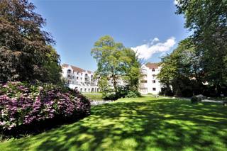 Dit assistentie appartement is gelegen op de 3de verdieping van het gekende residentie "Ten Eeckhoute".indeling:inkomhall met vestiarenis, toilet,...