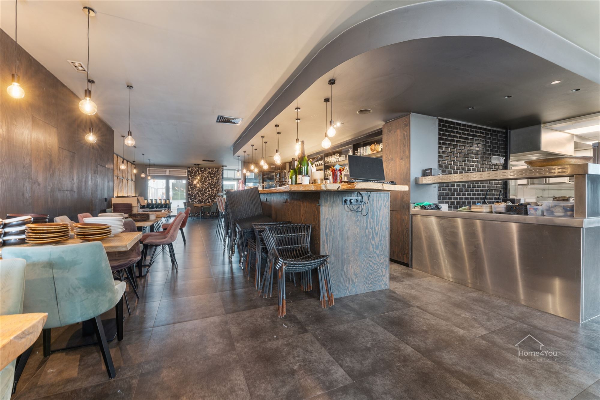 Magasin d'accueil spacieux et entièrement équipé sur la promenade ! - photo 5